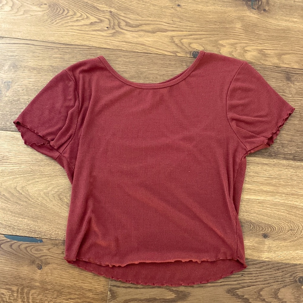 Women's Red lettuce trim cropped shirt - Picture 2 of 4